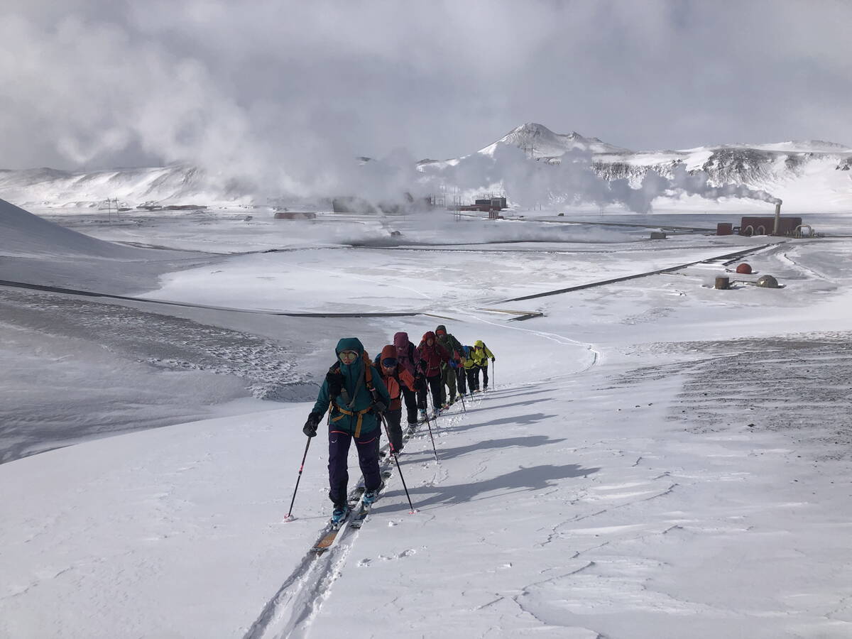 skitouren_island_-_berg-welt_-_4-2022_23.jpg