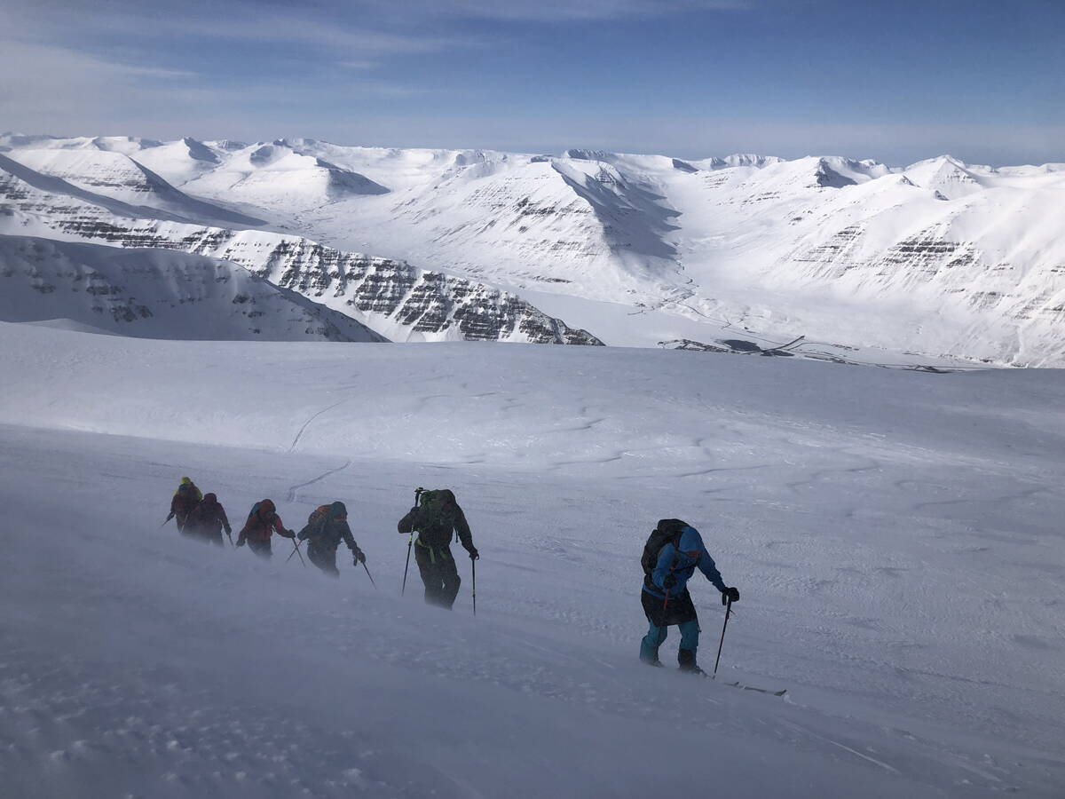 skitouren_island_-_berg-welt_-_4-2022_63.jpg